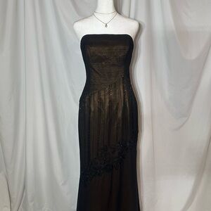 Elegant Black Strapless Evening Dress